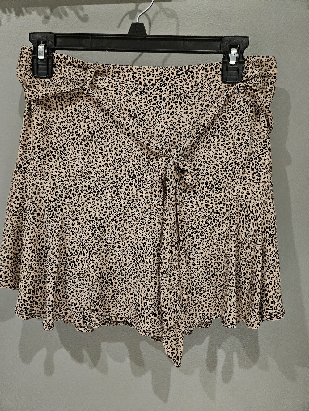 URBAN ROMANTIC Beige and Black Leopard Print SKORT Size Medium